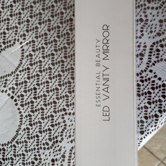 ESSENTIAL BEAUTY LED VANITY MIRROR - Picture 3 of 6